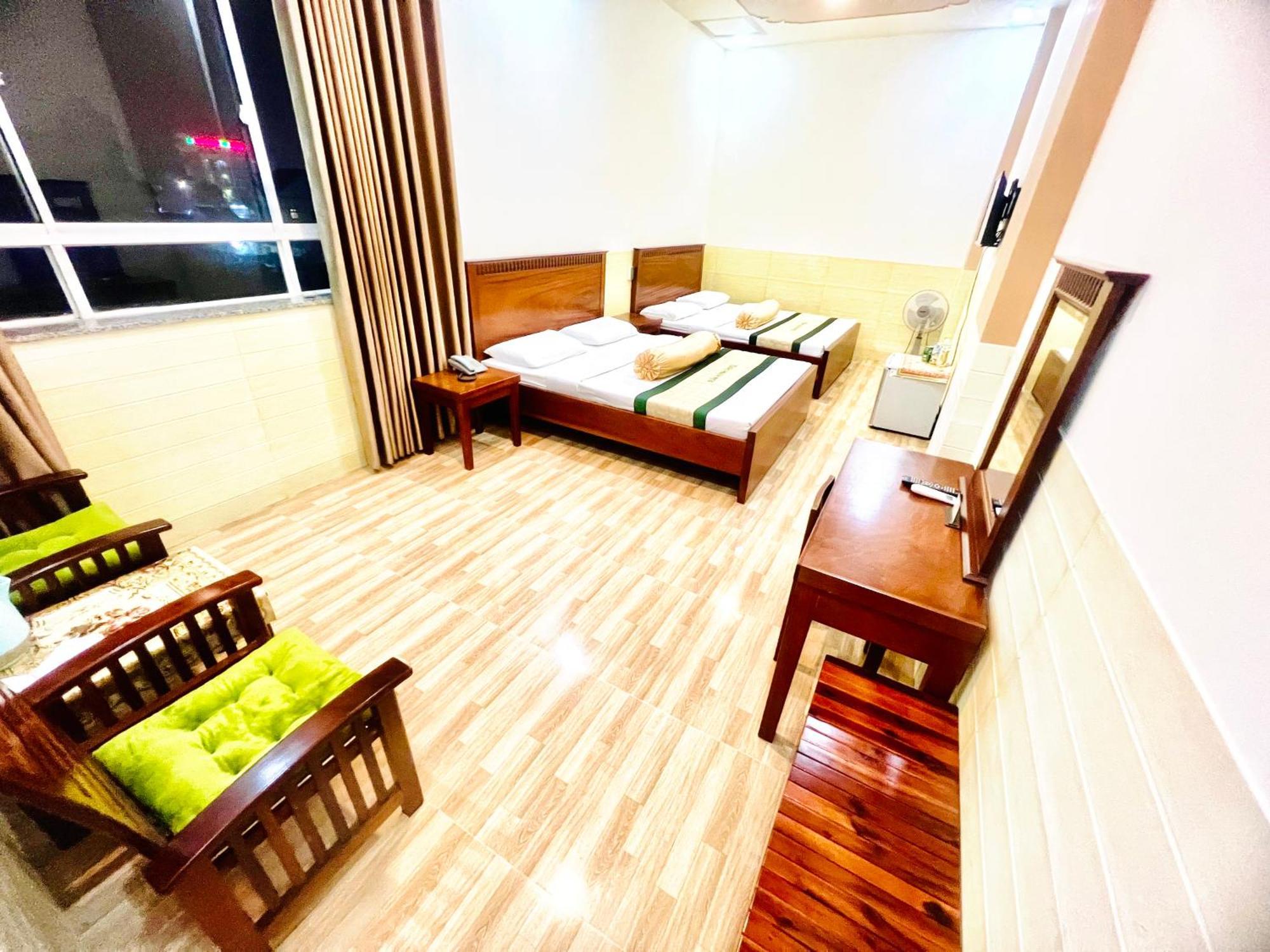 XUÂN HUỲNH 3 Hotel Soc Trang Exterior foto